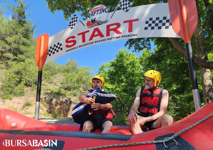 AA-20230625-31521049-31521044-ERZURUMLU_ARKADAS_GRUBU_BURSADA_TULUM_ESLIGINDE_RAFTING_YAPTI