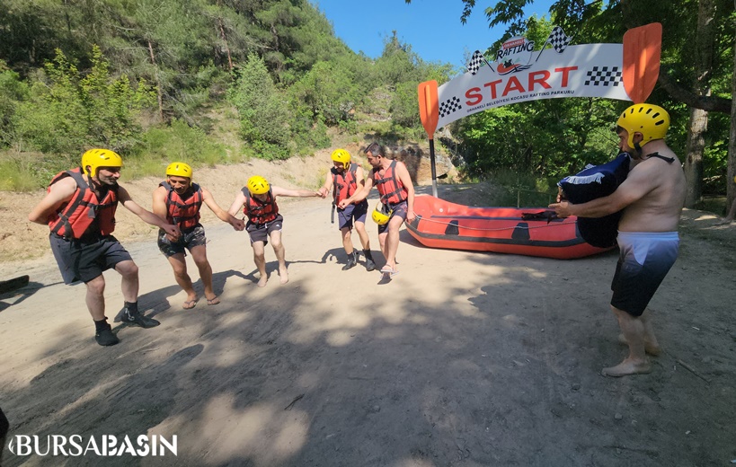 AA-20230625-31521049-31521046-ERZURUMLU_ARKADAS_GRUBU_BURSADA_TULUM_ESLIGINDE_RAFTING_YAPTI-1