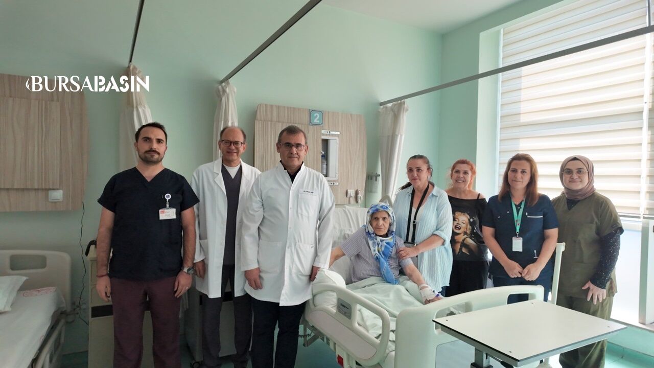 Bursa’da 76 Yaşındaki Hastaya Türkiye’de Bir İlk