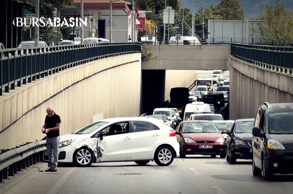 Bursa'da Alt Geçitte Korkutan Kaza: Faciadan Dönüldü