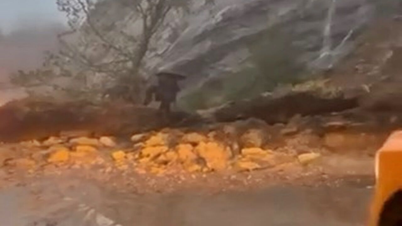 Uludağ Yolunda Heyelan! Ulaşım Bir Süre Durdu