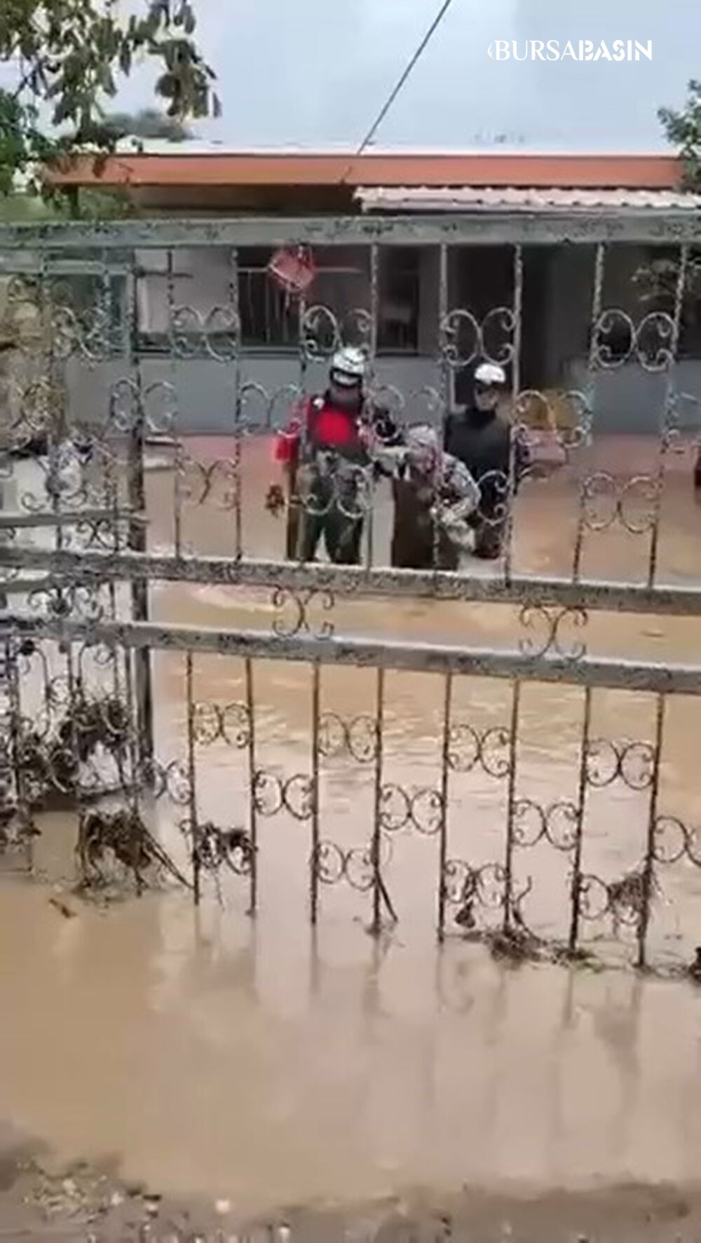 Mudanya’da selde mahsur kalan 4 kişi kurtarıldı