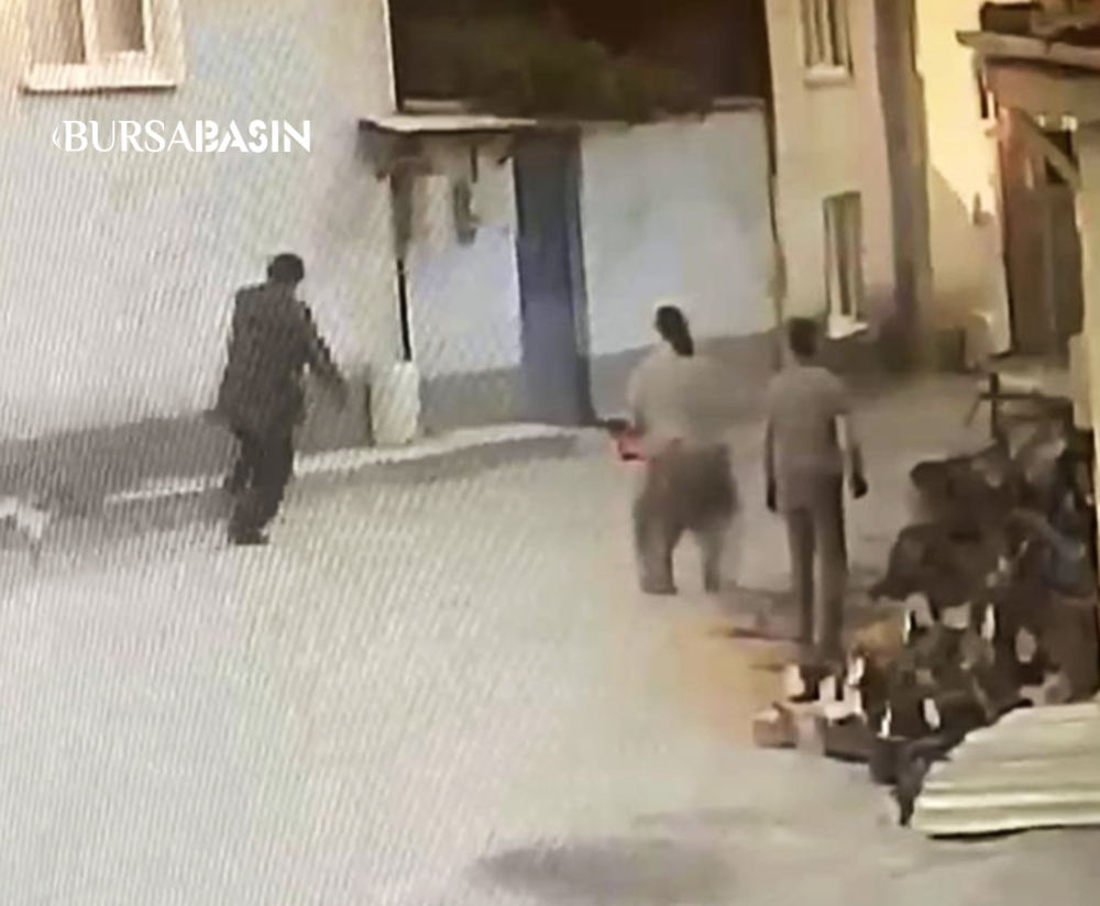 Kadın Motorlu testereyle yaşlı adamı korkuttu