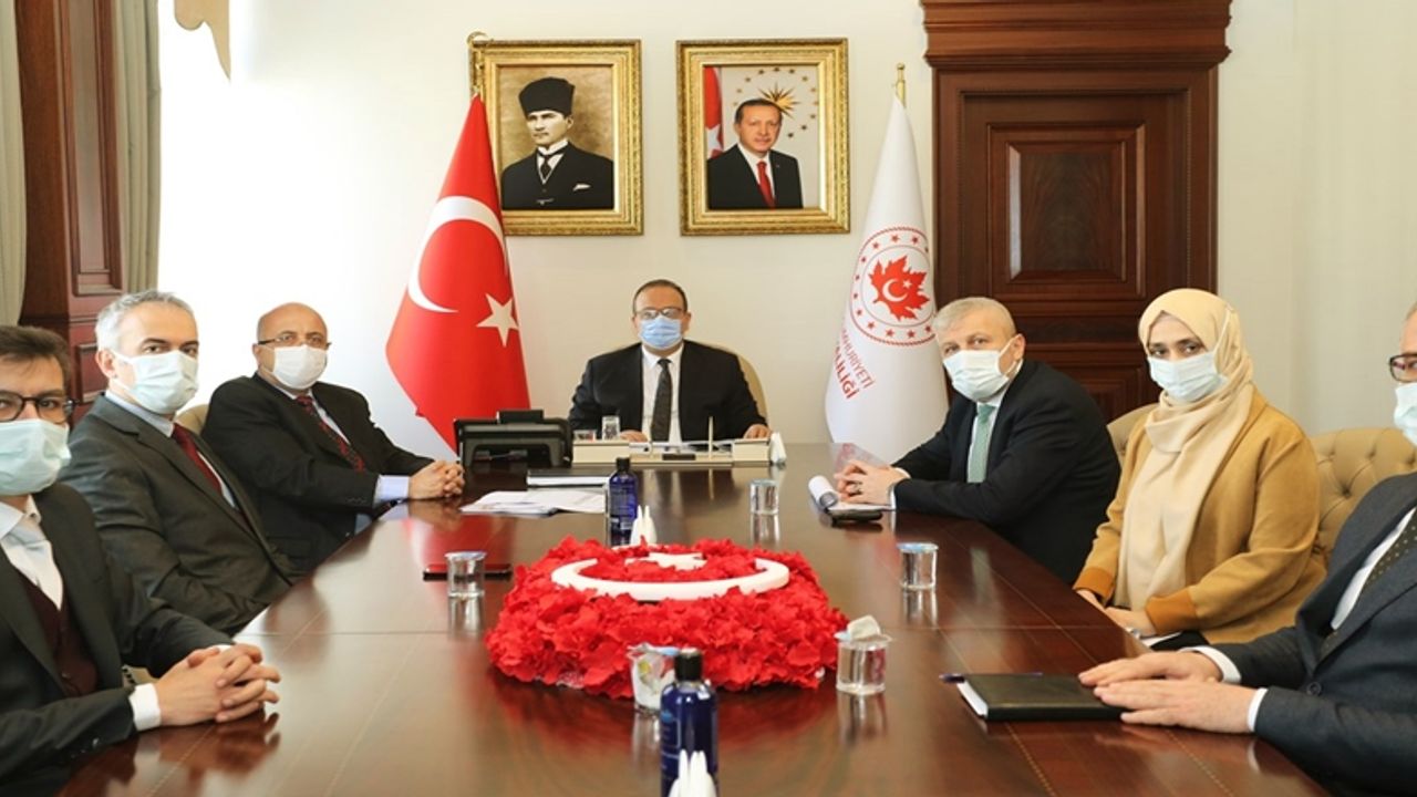 Bursa'da Vali Canbolat Başkanlığında Pandemi Konulu Sağlık Değerlendirme Toplantısı Gerçekleştirildi