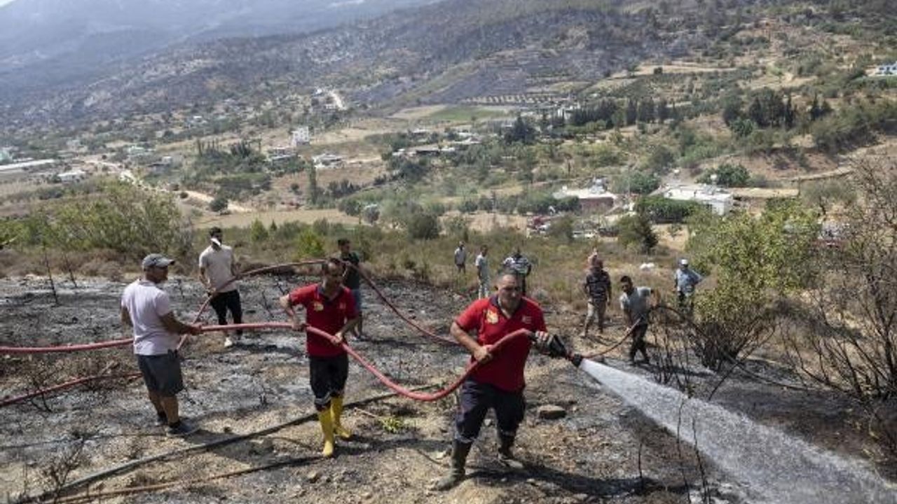 Mersin'de Yangın Söndürme Çalışmaları Sürüyor