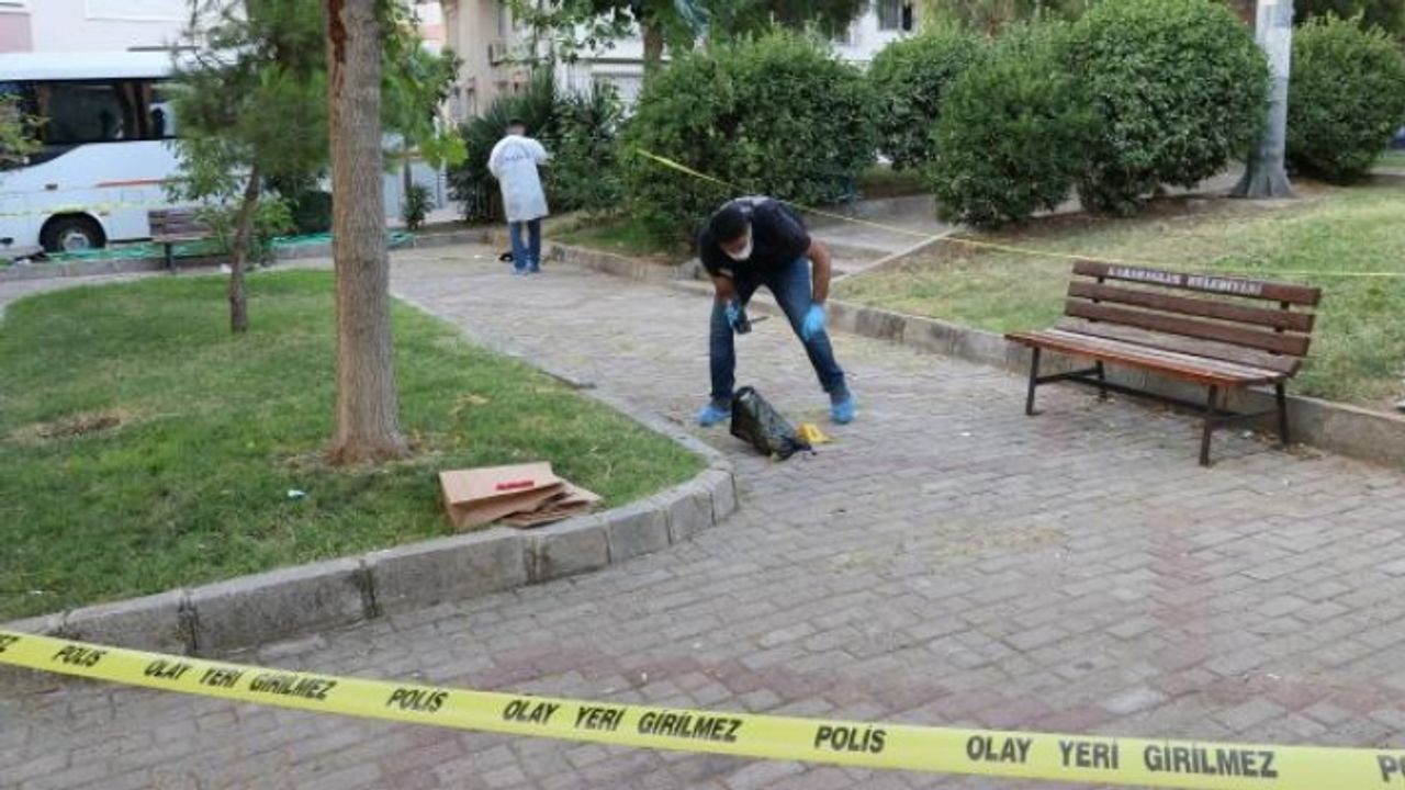 İzmir'de Bıçaklı Kavga: 1 Ölü 3 Yaralı
