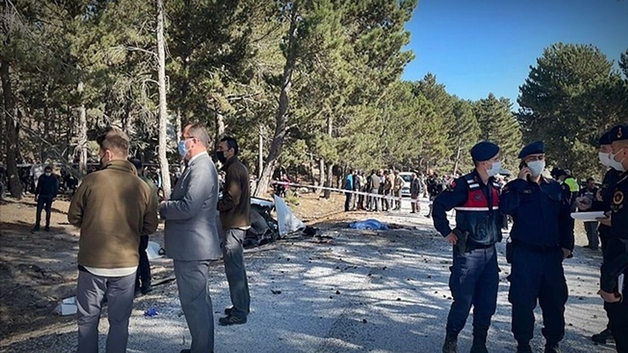 Afyon'da öğrenci servisi devrildi: 5 çocuk hayatını kaybetti