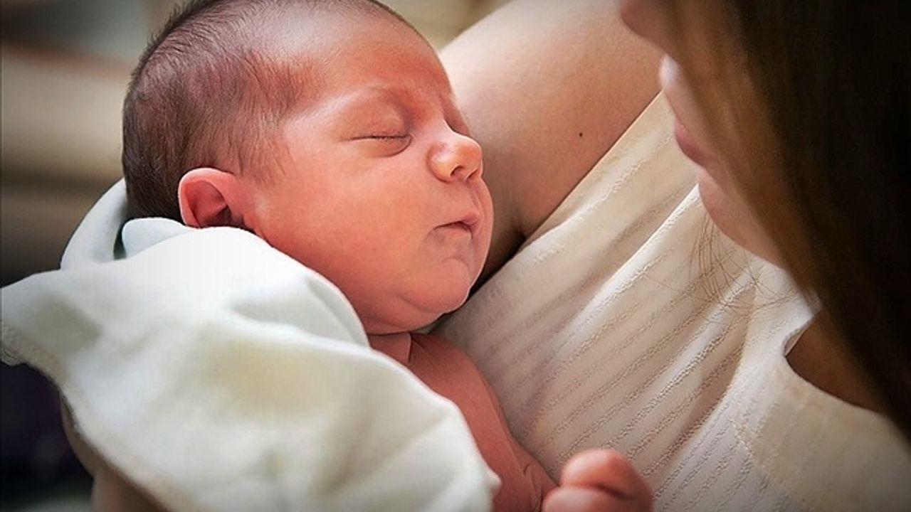 Anne sütü bebekleri koronavirüse karşı koruyor
