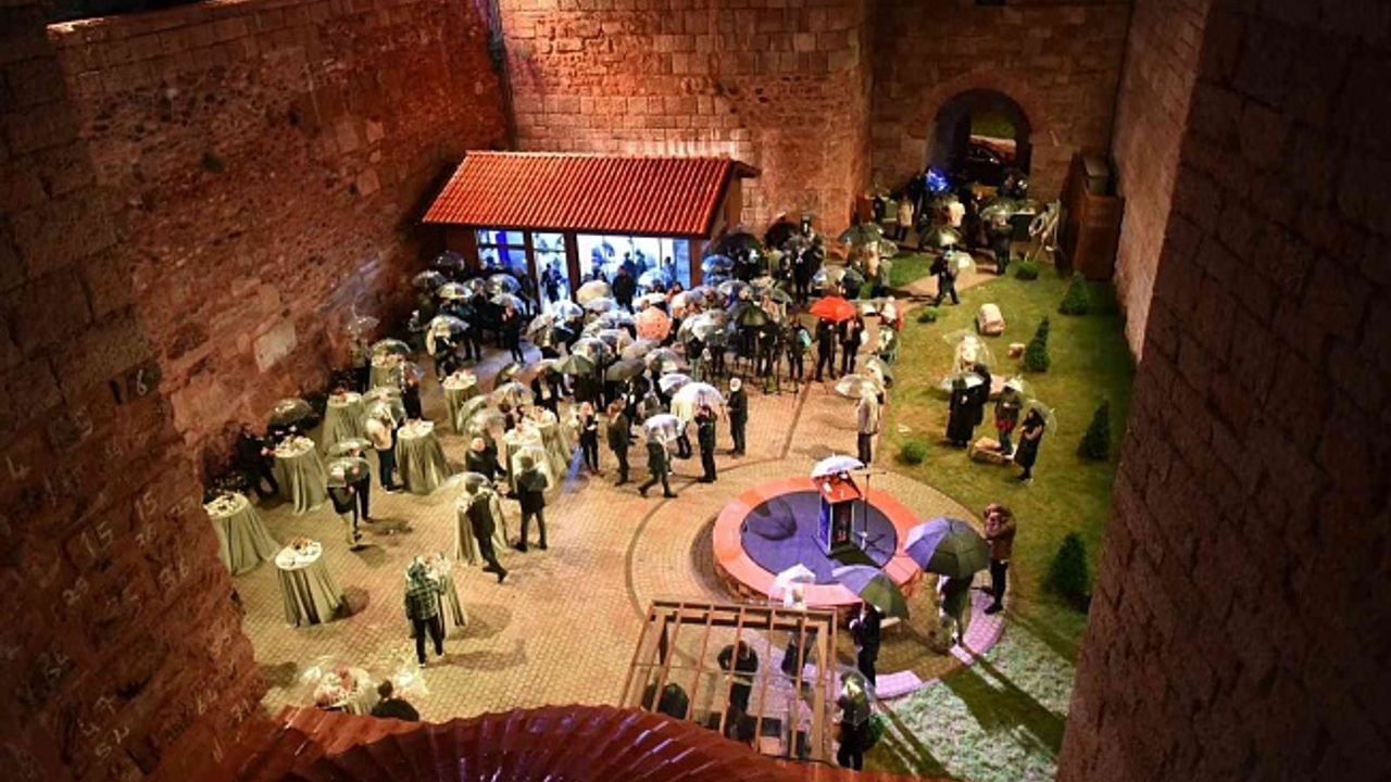 Bursa'da Tarihi Zindan Sanata Açıldı