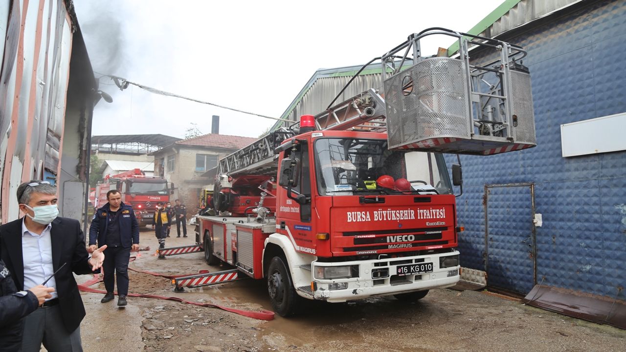 Bursa'da tekstil atölyesindeki yangın söndürüldü