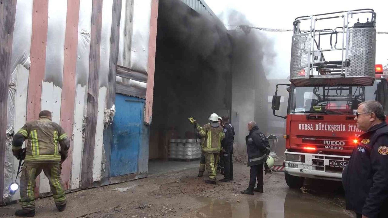 Bursa'da Tekstil Fabrikasında Yangın Çıktı