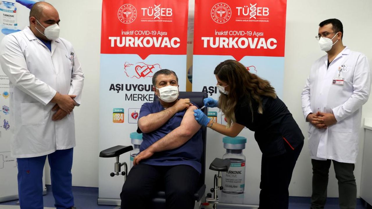 Sağlık Bakanı Fahrettin Koca: Turkovac Aşısı Oldu