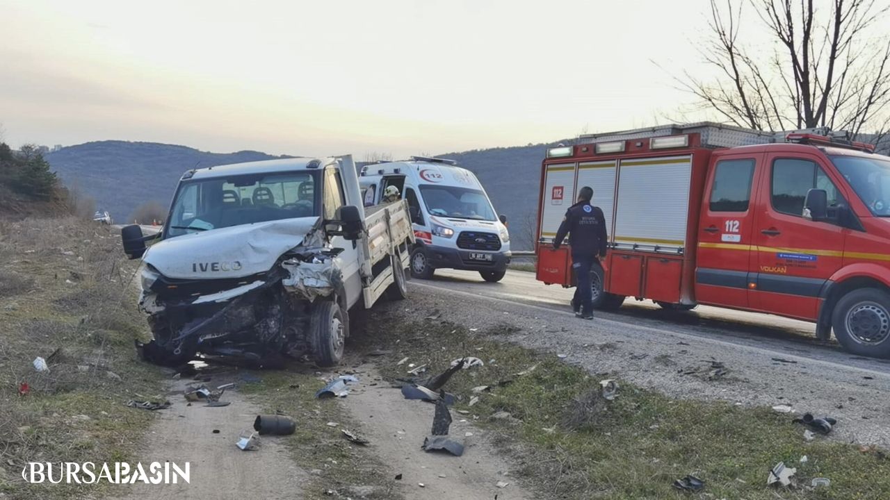 Bursa'da otomobil kamyonet ile çarpıştı 2 yaralı