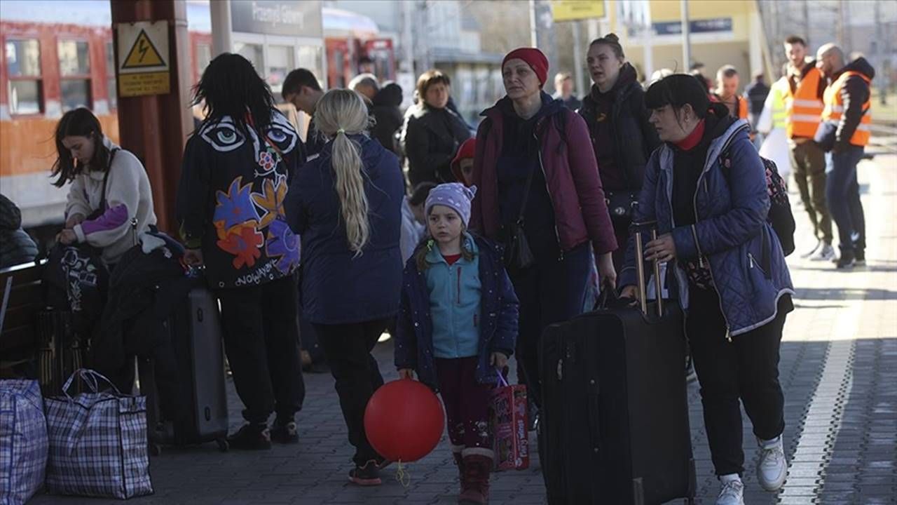 Ülkeyi terk eden mülteci sayısı 4 milyona ulaştı