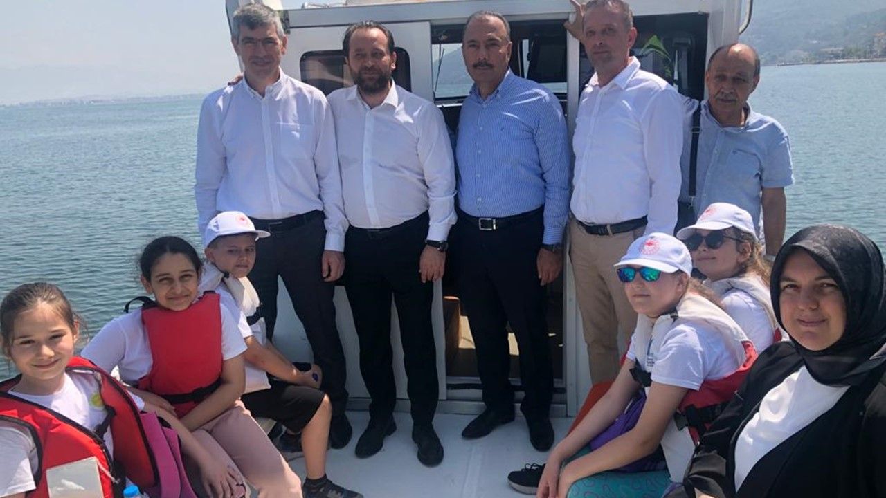 Bursa'da lider çocuklar tekne gezisi yaptı