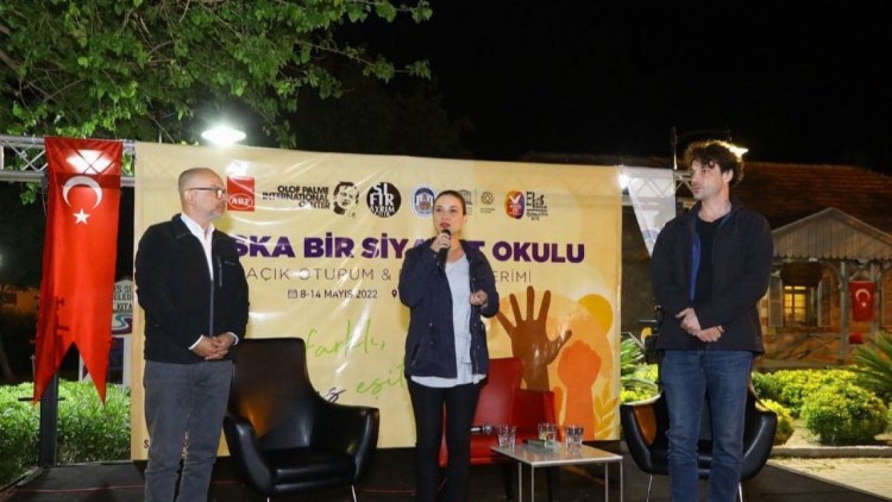 Demokrasinin geleceği İzmir Selçuk'ta konuşuldu