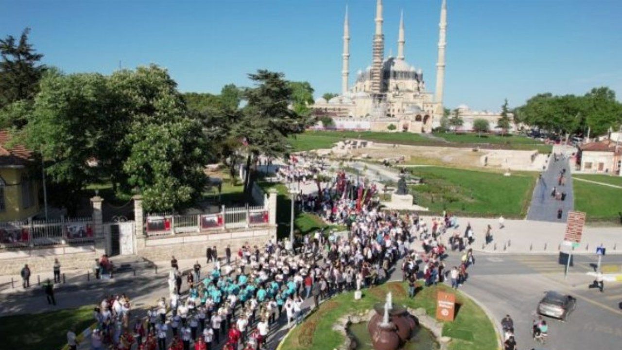 Edirne'deki lezzetli festivalde bandolar korteji