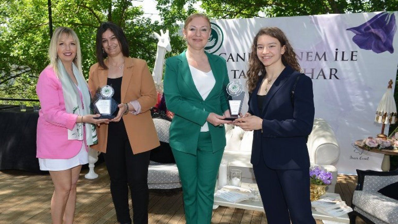 Seçil Bayraktar Bursa'da 'yılın annesi' seçildi