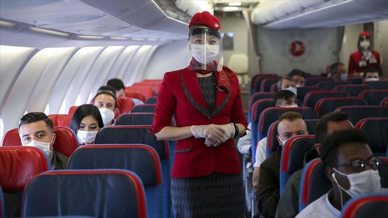 AB'de uçuşlarda maske zorunluluğu sona eriyor