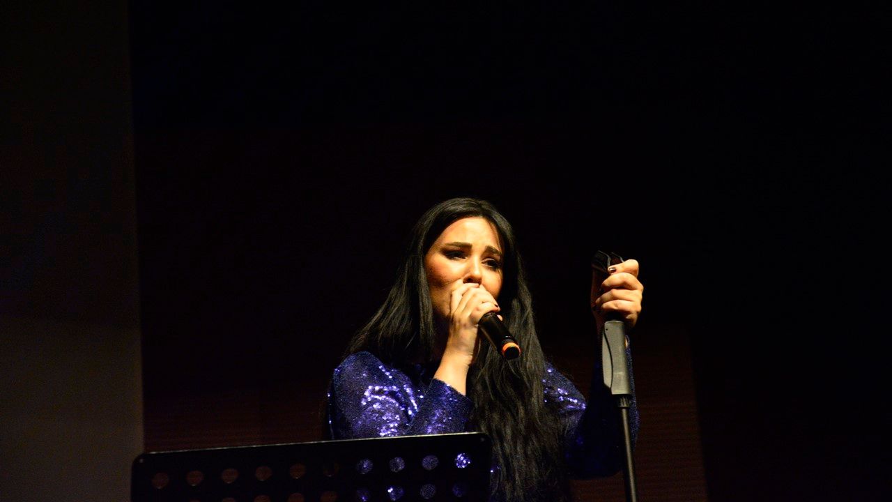 Tuğçe Tayfur, Bursa'da konser verdi