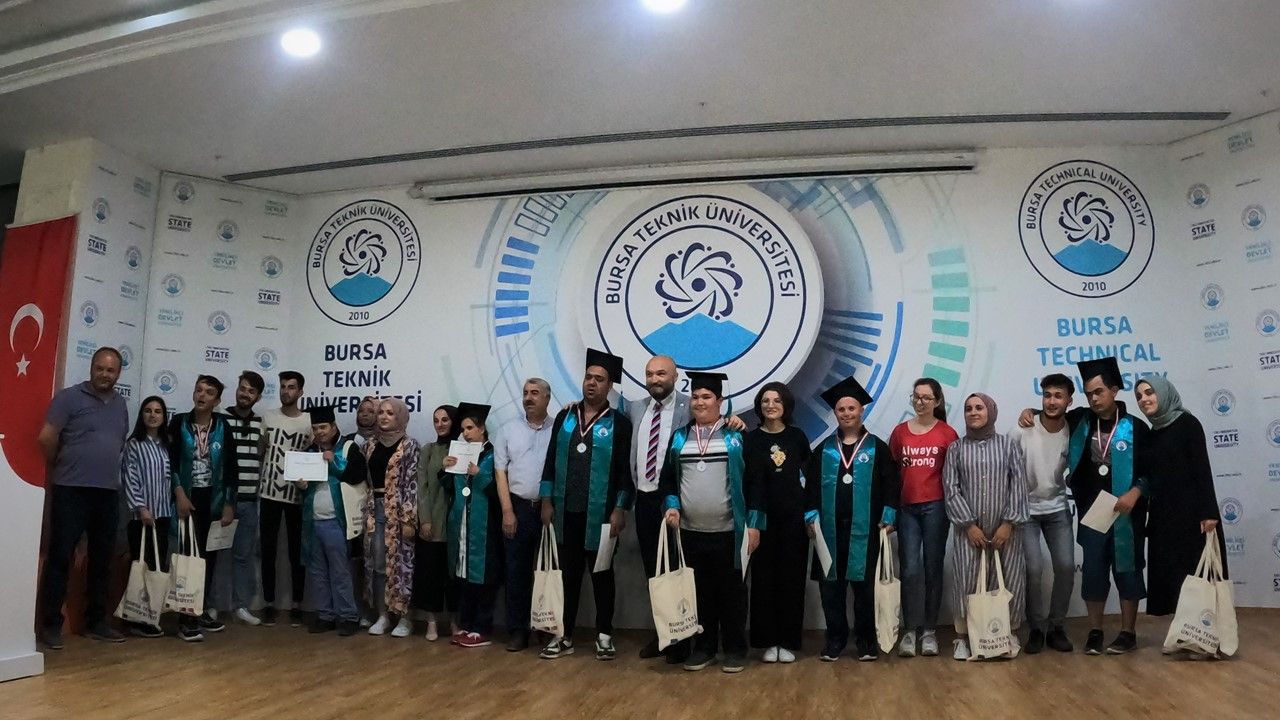 Bursa'da engelli öğrenciler üniversiteli oldu