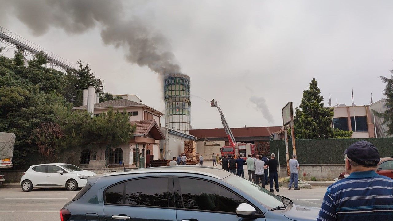 Bursa'da orman ürünleri fabrikasında yangın