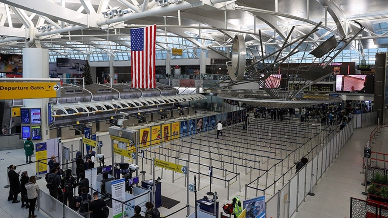 ABD'de Kaos: Yüzlerce uçak seferi iptal edildi