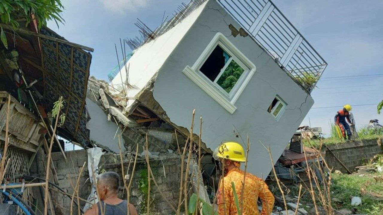 Filipinler'de 7.1 büyüklüğünde deprem: Ölü ve yaralılar var
