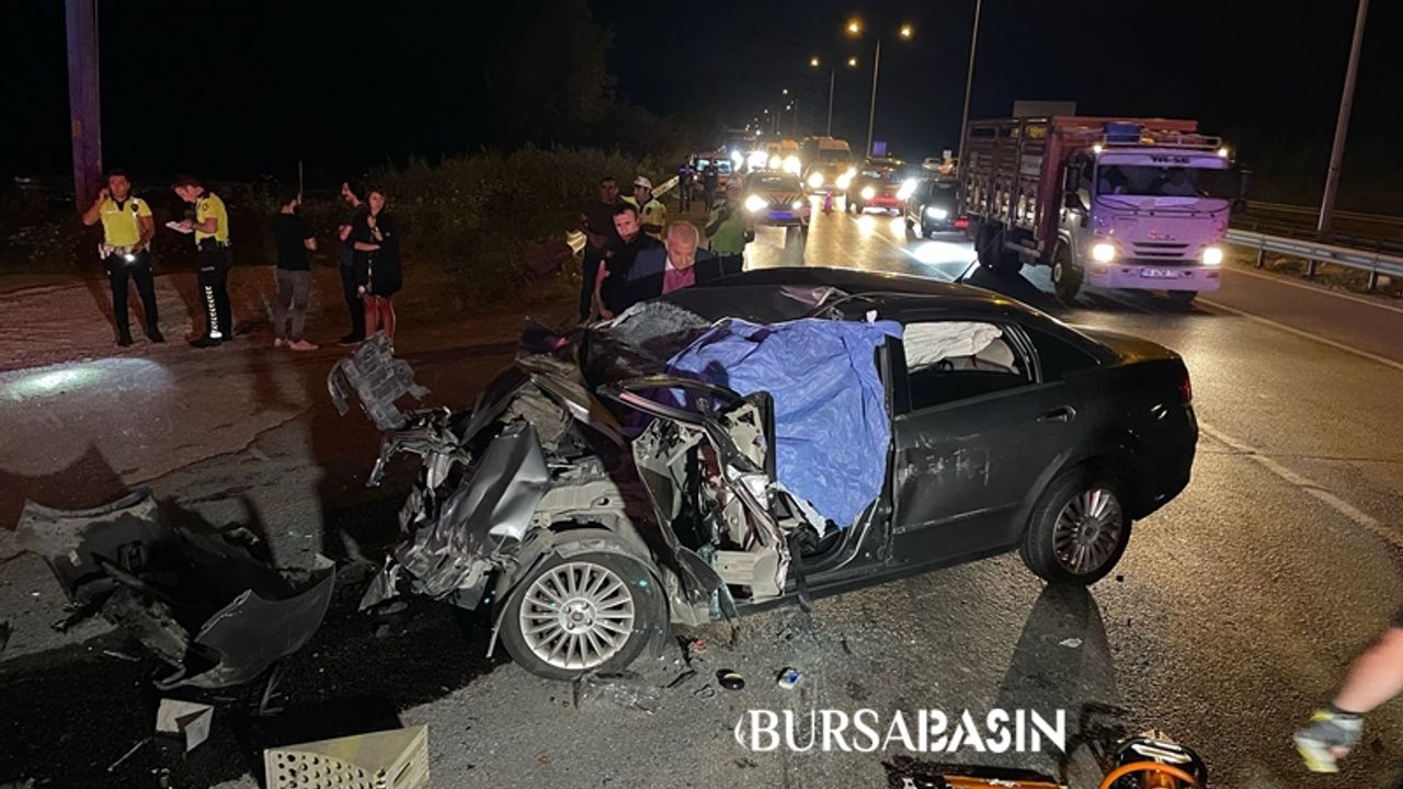 Bursa'da tırla çarpışan otomobildeki baba ve oğlu öldü, 2 kişi yaralandı