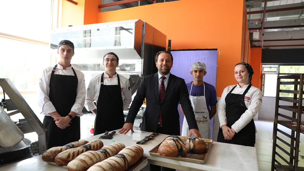 Bursa'da Marka tescilli meslek lisesi fırını, ekmeğin "Ar-Ge merkezi" oldu