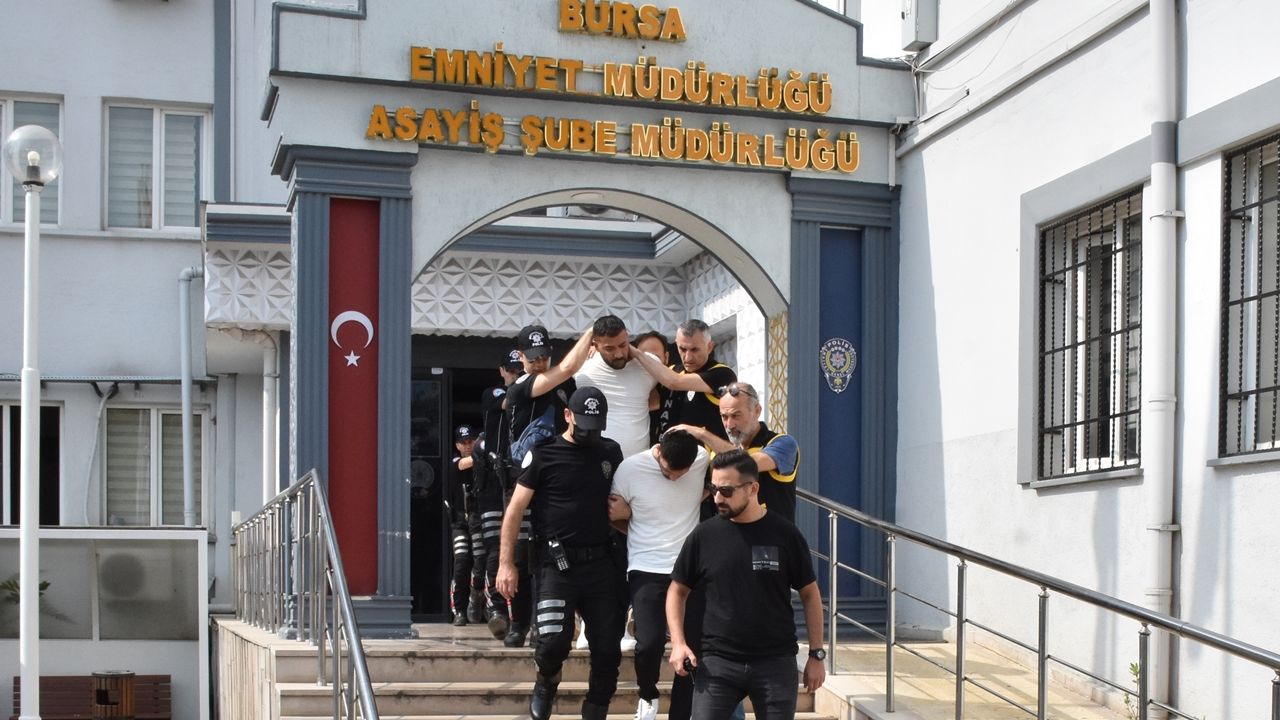 Bursa'daki Cinayet Şüphelileri İzmir'de Yakalandı