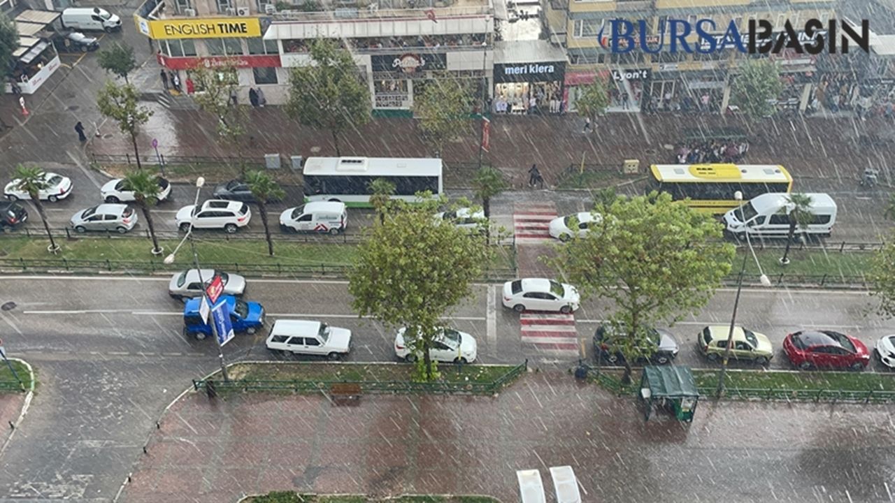 Bursa'da Yoğun Sağanak Yağış Etkili Oldu