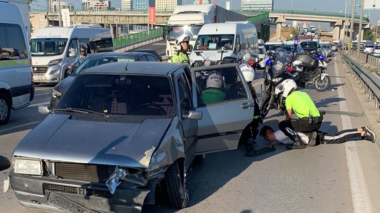 Bursa'da Çalıntı Otomobille Kaza Yapan 3 Kişi Yakalandı