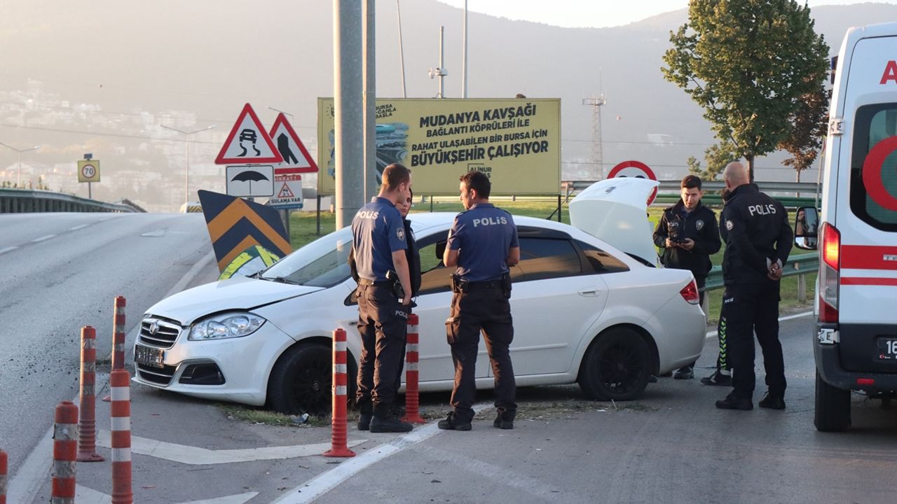 Bursa'da Bariyerle Çarpan Araç Sürücüsü Hayatını Kaybetti