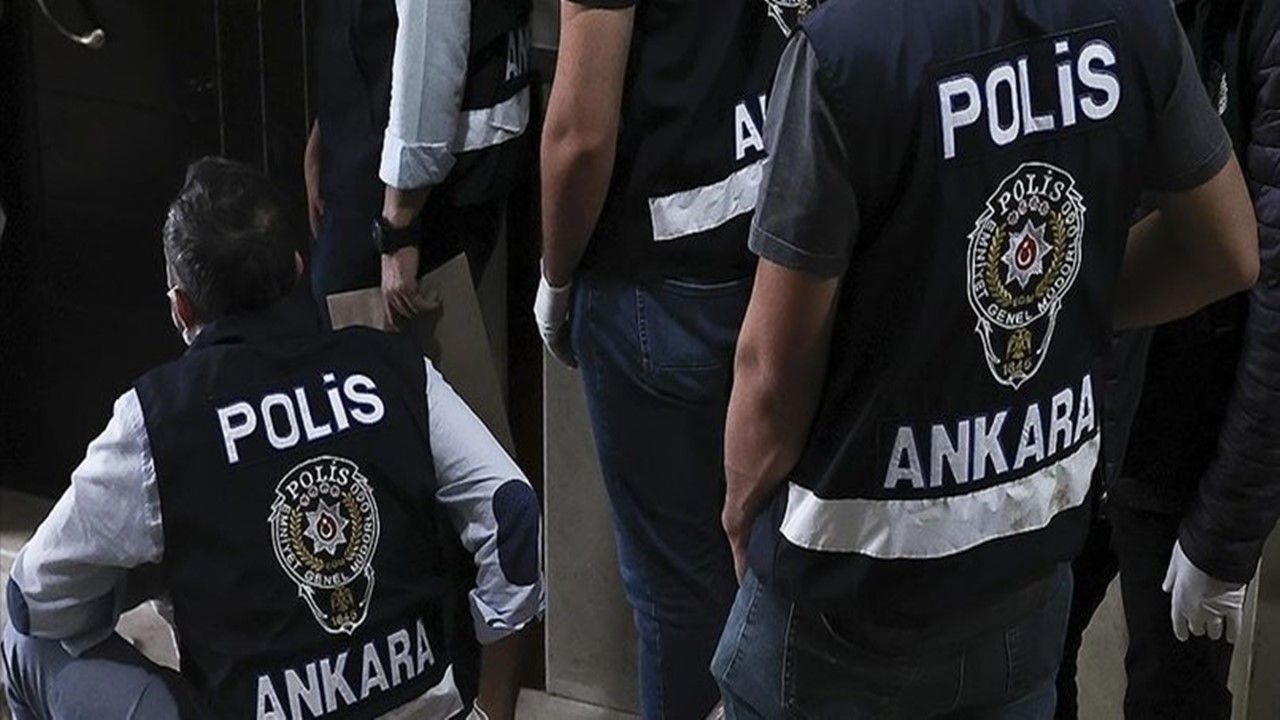 Ankara'da iki ayrı FETÖ operasyonu