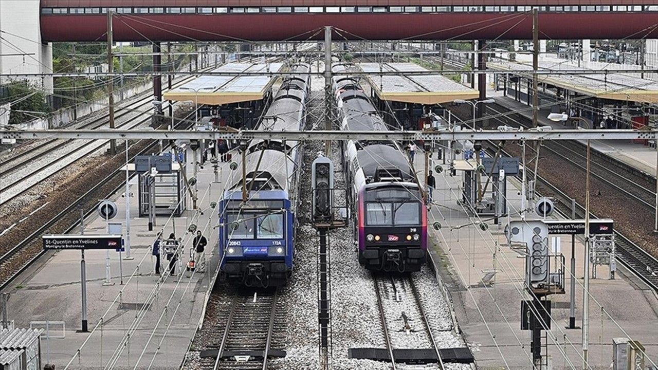 Fransa'da hükümet tren seferlerini azaltmaya hazırlanıyor