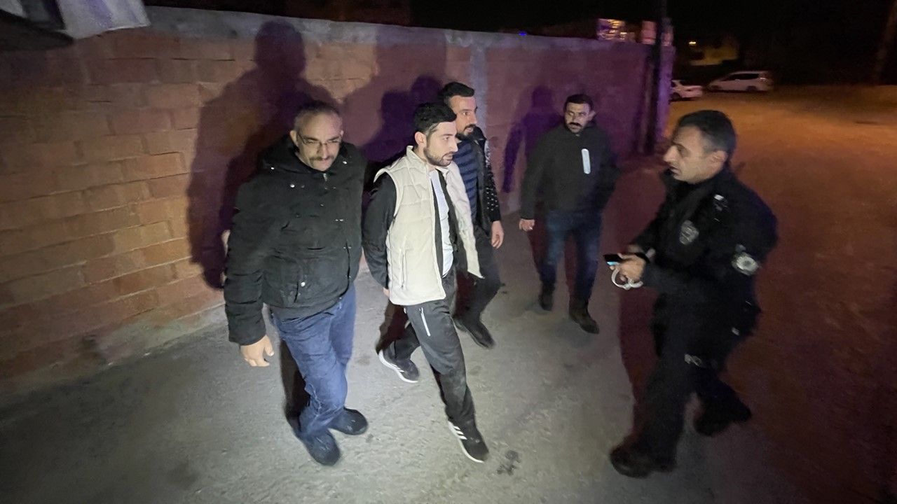 Bursa'da hareketli gece: Polisten kaçarken, kaza yaptılar