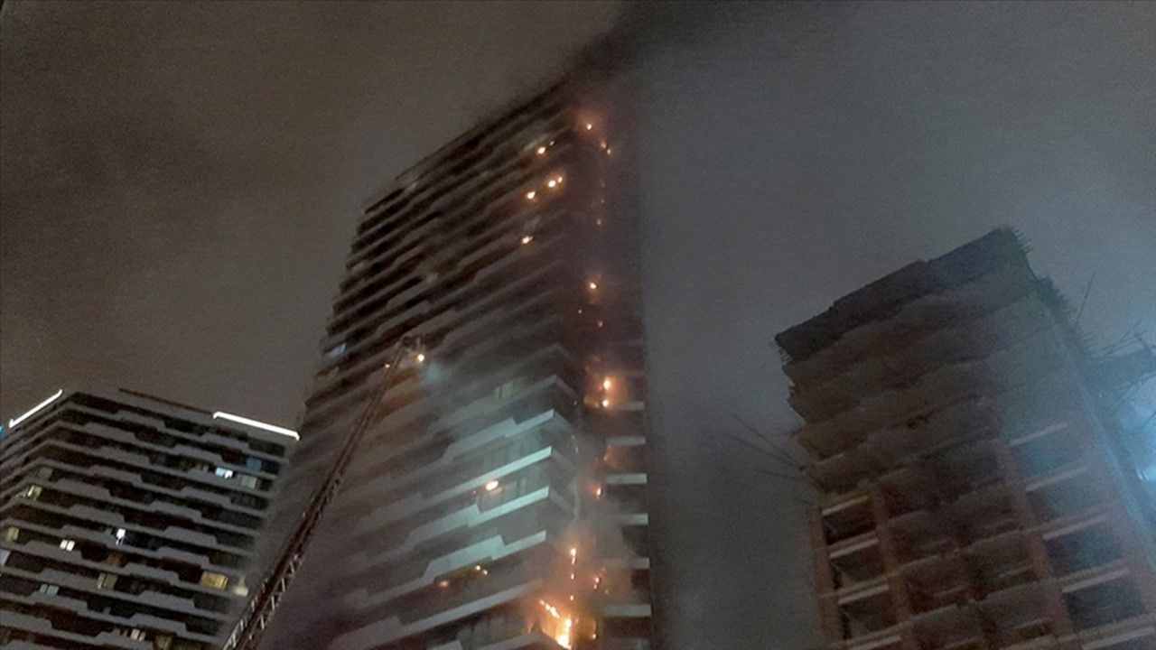 24 katlı binada çıkan yangın söndürüldü