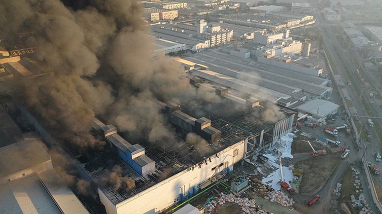 Bursa'da tekstil fabrikasında dev yangın