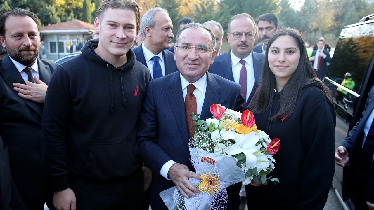 Adalet bakanı Bursa’da öğrencilerle buluştu