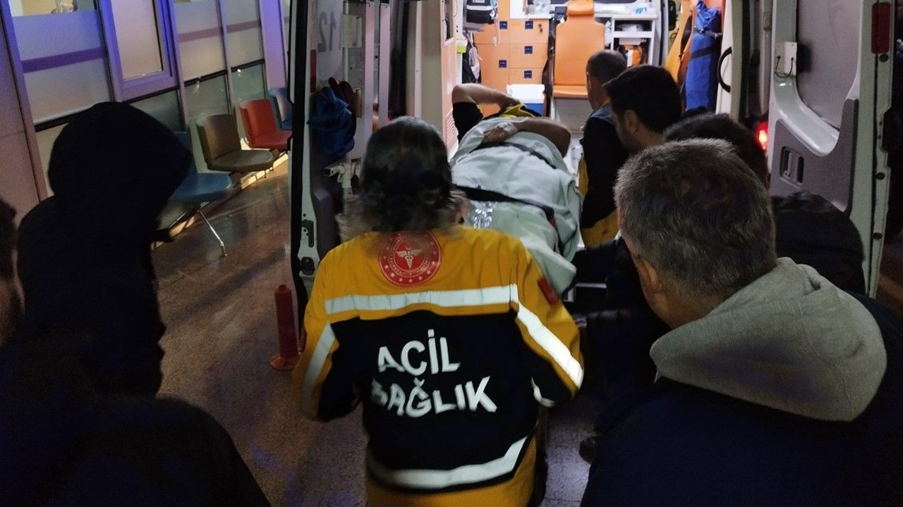 Bursa'da minibüs çarpan komiser ağır yaralandı
