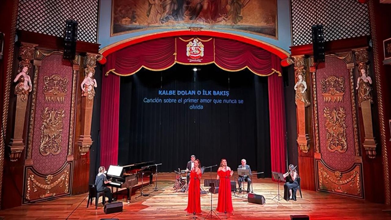 Anadolu Sopranoları Ekvador'da konser verdi