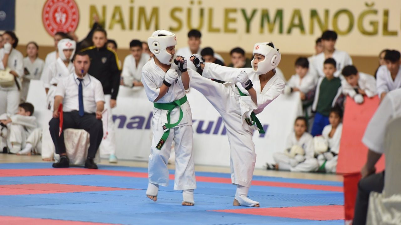 Yıldırım'da Tam 218 Sporcu İle Karate Turnuvası Düzenlendi