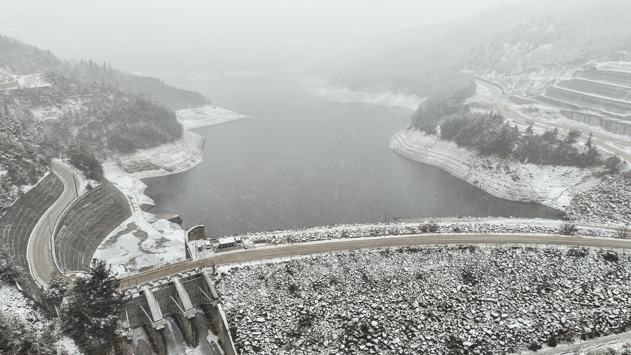 Bursa'da kar yağışı barajların doluluğu için umut verdi