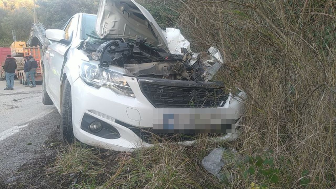 Mudanya'da trafik kazası 2 kişi yaralandı