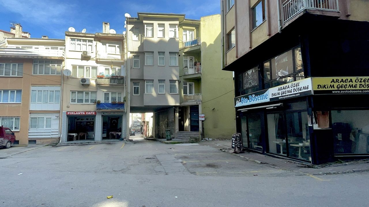 Bursa’da Binanın altından sokak geçiyor