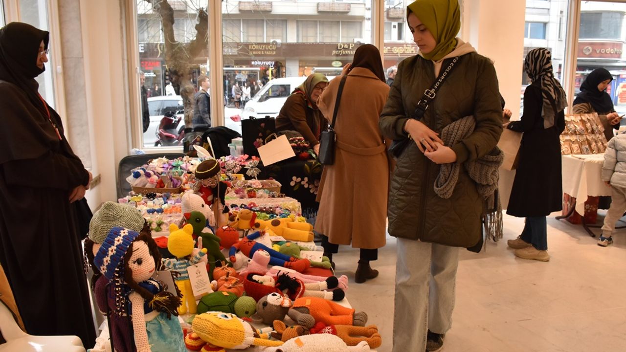 Bursa'da Üreten Kadına Kızılay Eli Projesi'nin geliri depremzedelere