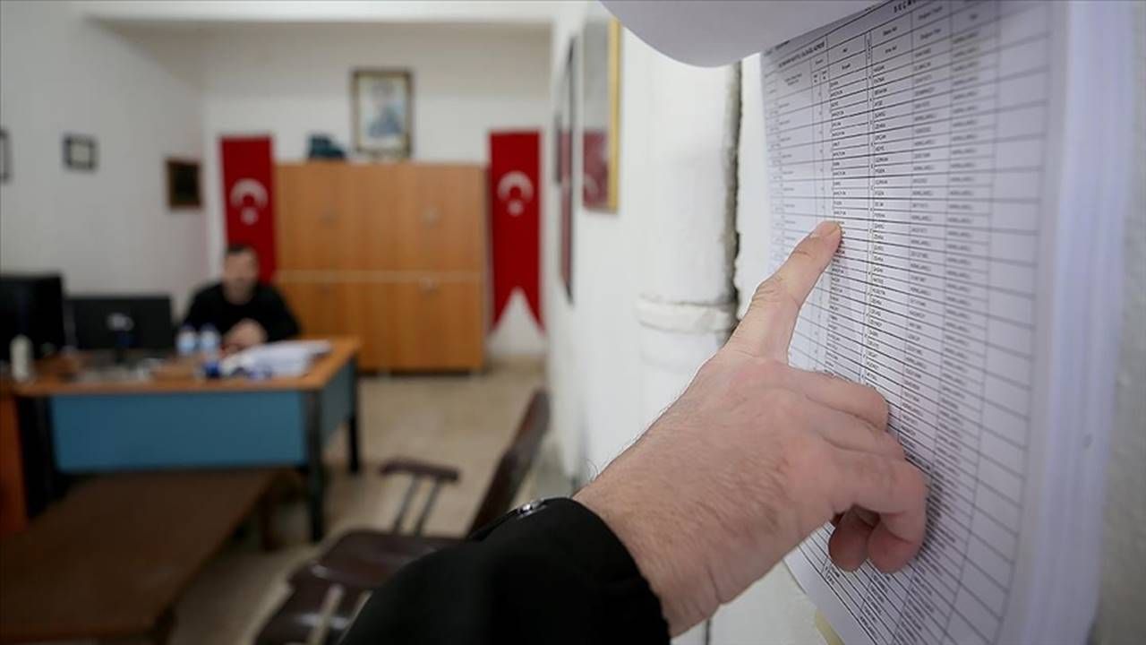Seçime 54 gün kala seçmen listeleri askıya çıkarıldı