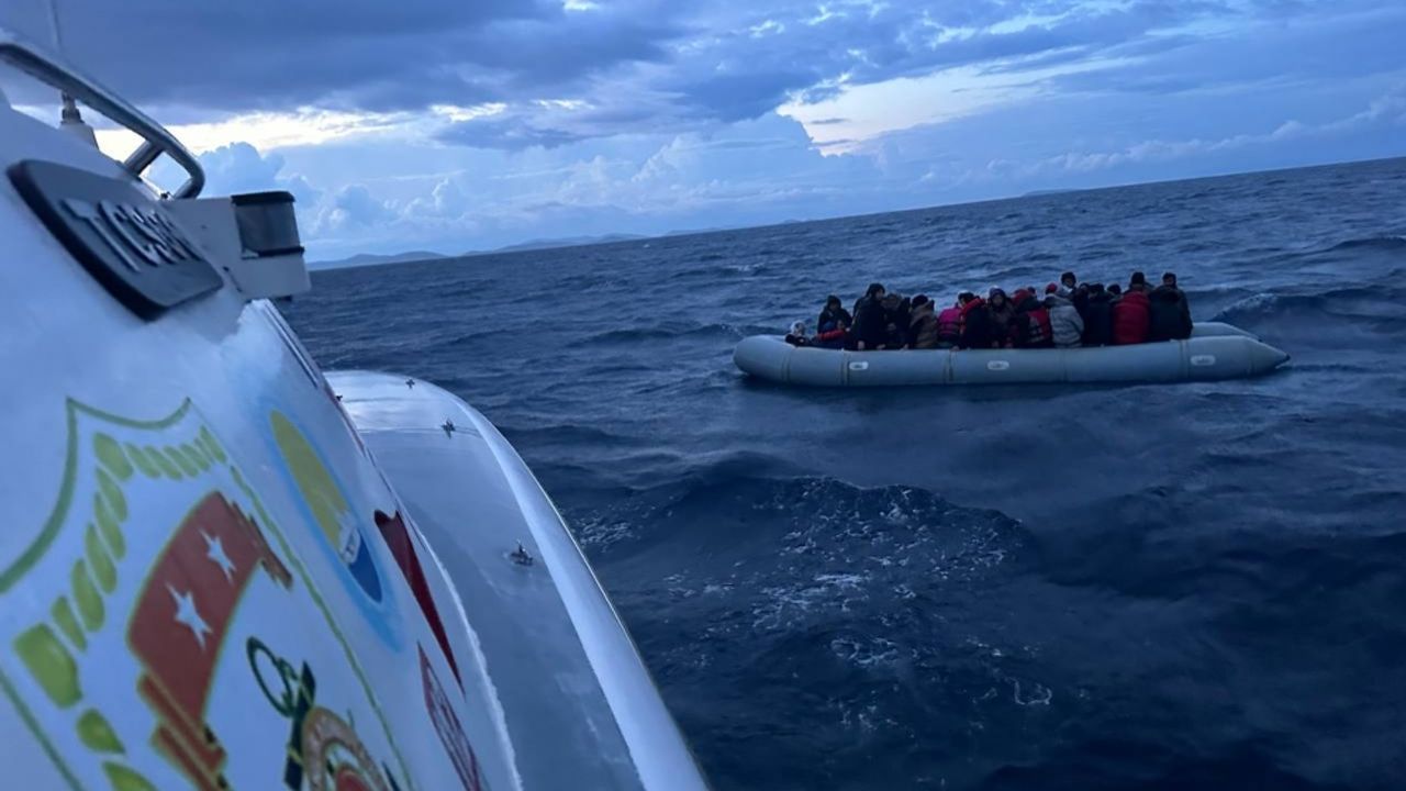 Çanakkale açıklarında 39 düzensiz göçmen kurtarıldı