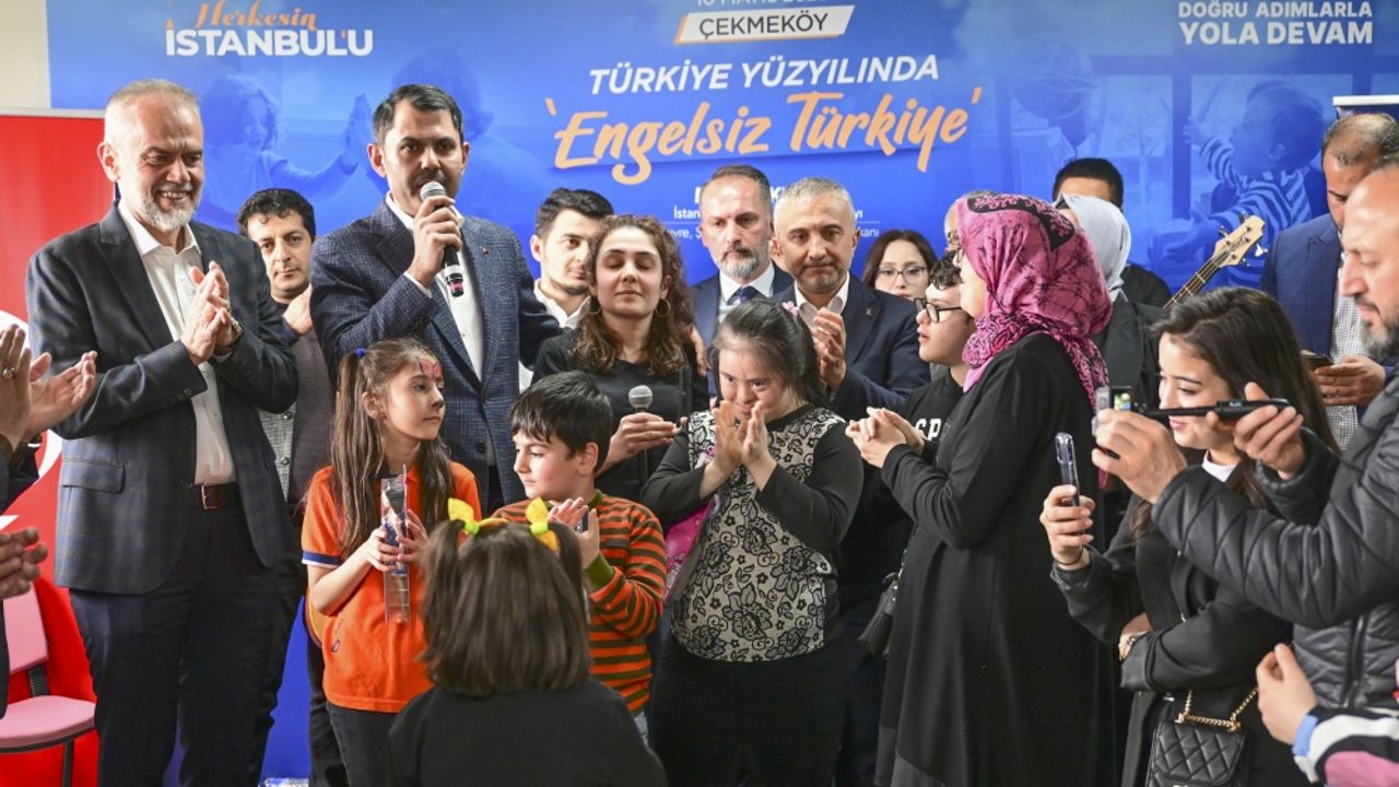 Bakan Murat Kurum Çekmeköy'de engelli çocuklarla bir araya geldi: